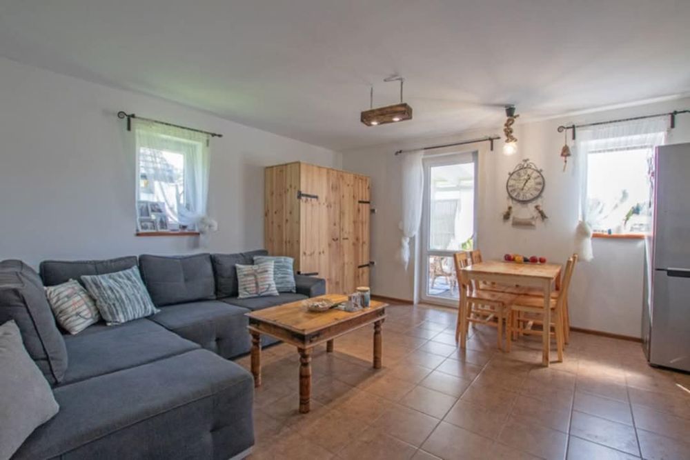 Sprzedam dom mieszkalno-letniskowy oraz dom letniskowy 3km od morza.