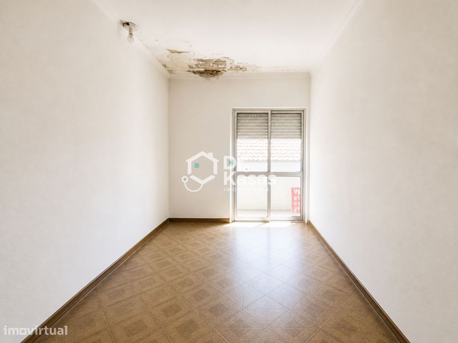 Apartamento T1 com varanda na Baixa da Banheira