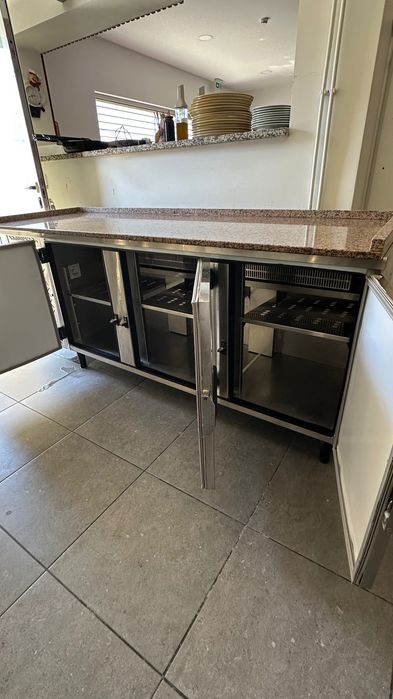Bancada Refrigerada Profissional em Inox com Tampo em Granito