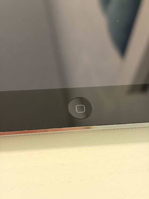 Планшет Apple iPad Air 1  64Gb (A1475) відмінний стан