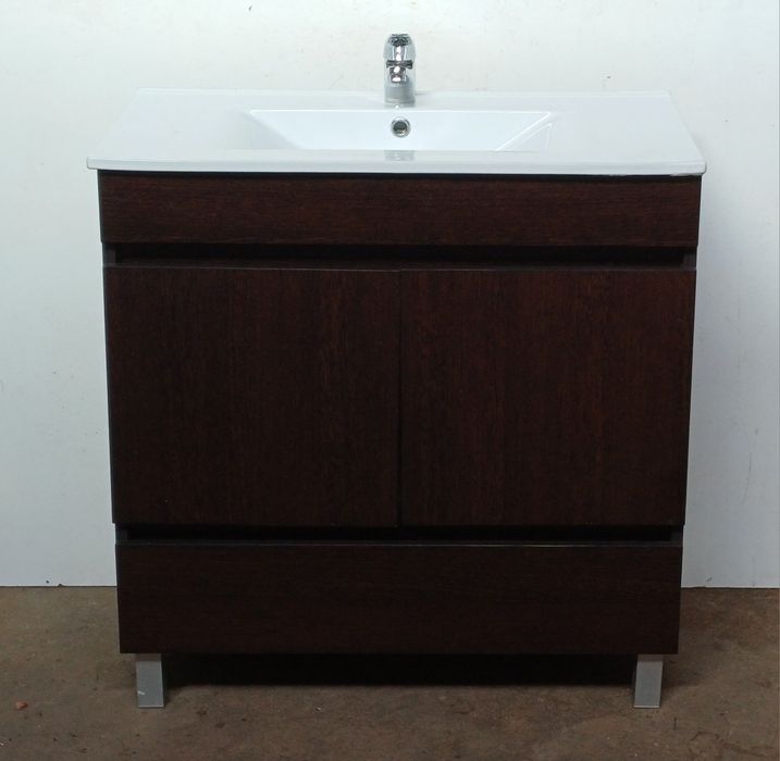 Móvel de WC com lavatório e torneira