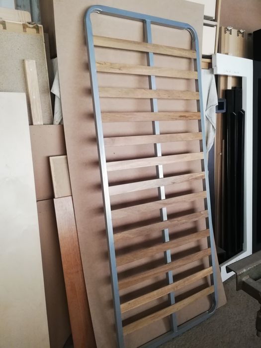 Estrado (medidas: 200x80)