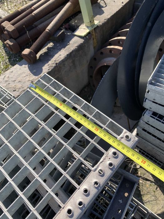 Ступени стальные (оцинкованные) решетчатые сварные 850х270: 580 грн ...