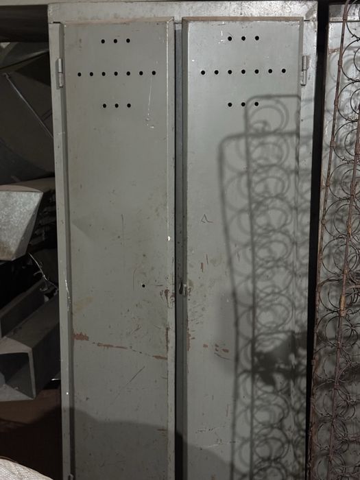 Шкаф сейф железный раздевалка для одежды