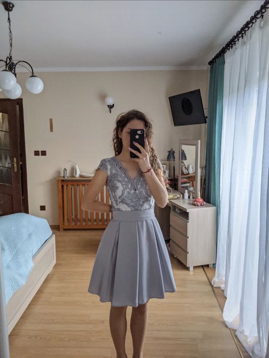 Elegancka sukienka z paskiem