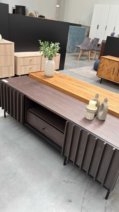 Conjunto de Sala (Aparador, Móvel de TV e Mesa de Jantar) | 3 Artigos