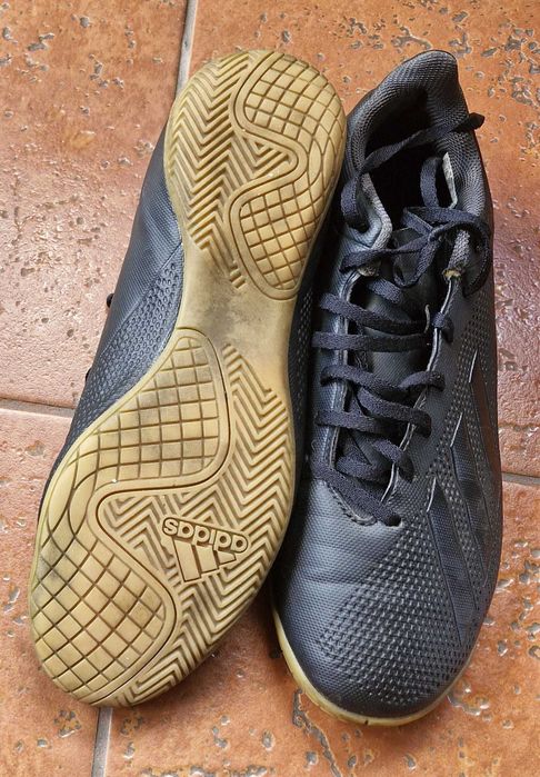 Halówki Adidas rozmiar 44 2/3 cena 90 zł