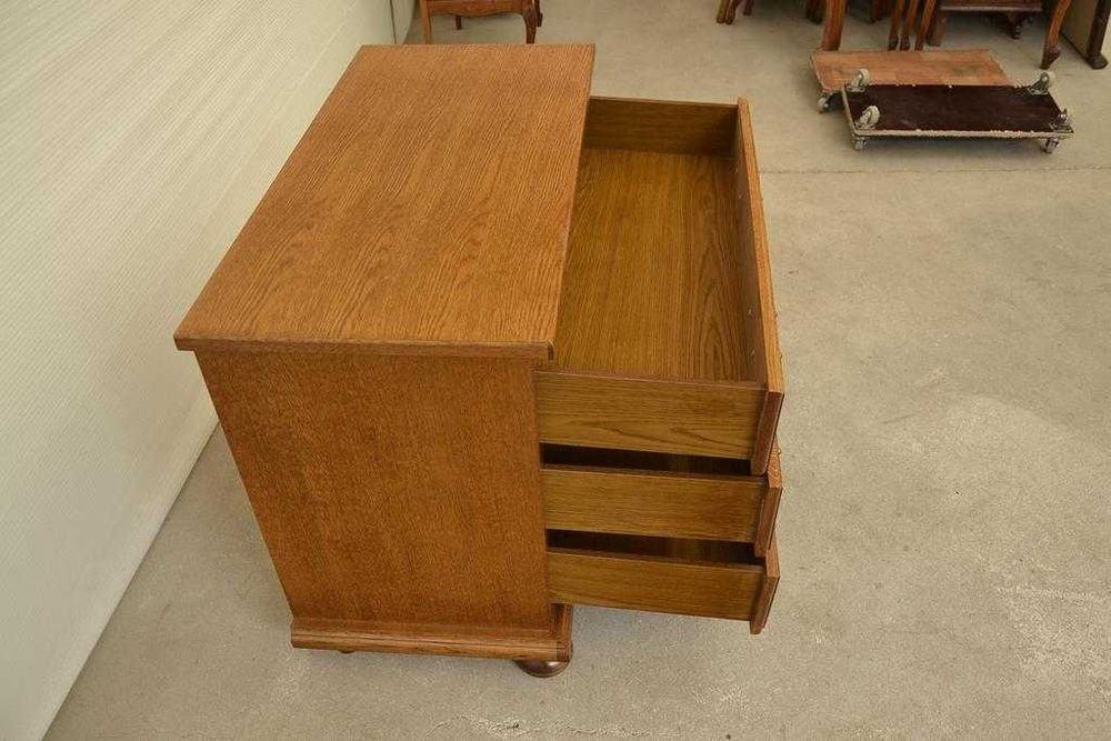 stylowa komoda z szufladami