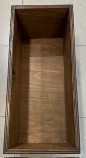 2 caixas com rodas em madeira