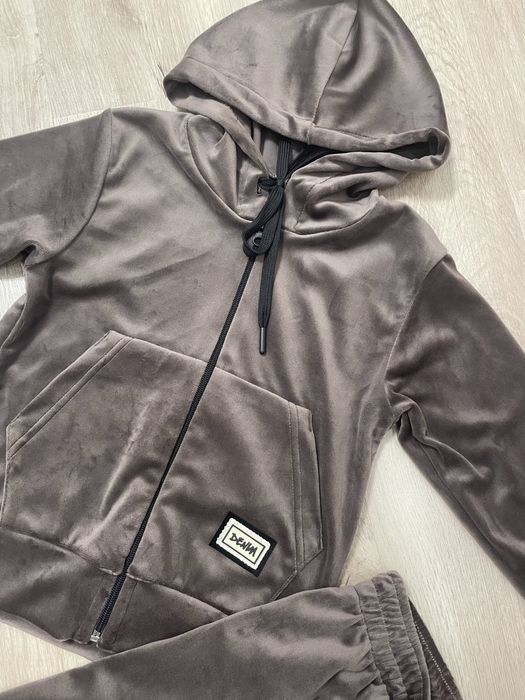 Велюрові костюми для дівчат та хлопців