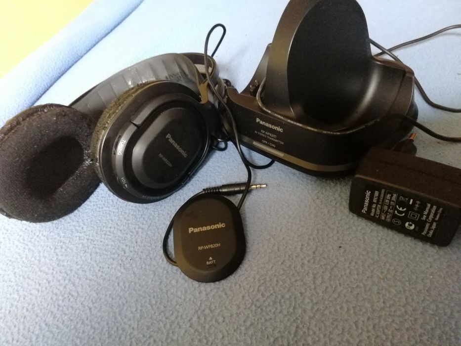 Słuchawki  bezprzewodowe PANASONIC RF radiowe RP-WF 820 zasilacz stacjonarne nadajnik ładowarka