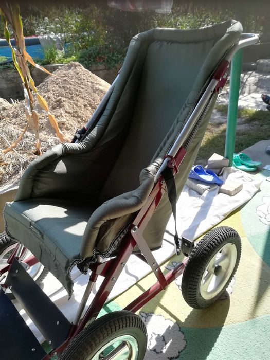 Продам детскую специализированую коляску