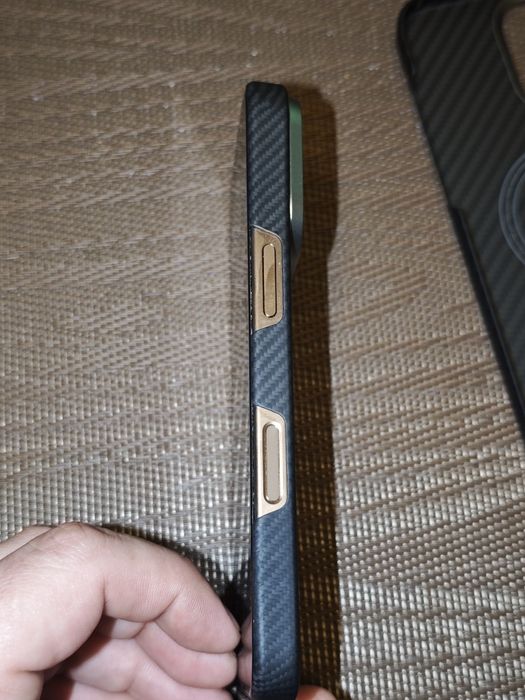 Чехол в коробке на iPhone 16 pro max carbon ultra slim black 600d,1500