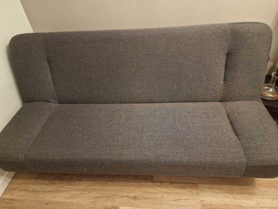 Rozkładana wersalka z pojemnikiem