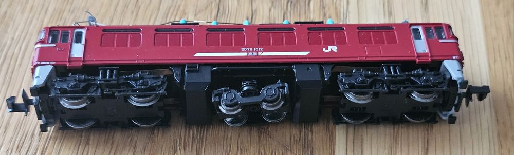 Kolekcjonerski model lokomotywy elektrycznej Microace ED76-1012.