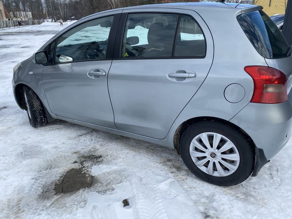 Продам toyota yaris
