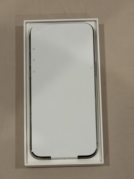 iPhone 15 Pro Max 256GB - NOVO (nunca utilizado)