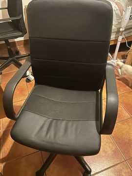 Cadeira de secretária em bom estado entrega imediata