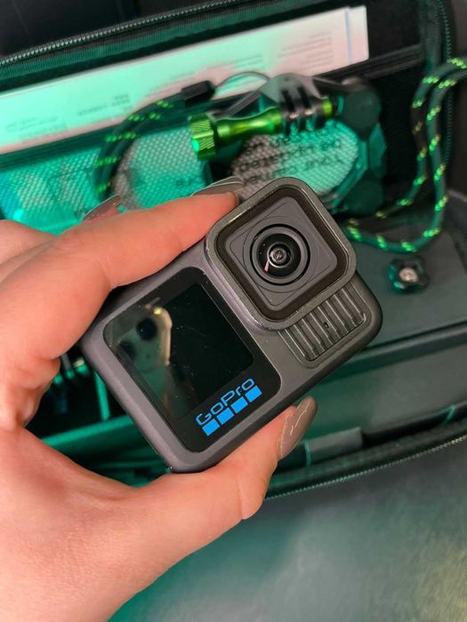 Екшн-камера GoPro Hero 13 з магнітним кріпленням