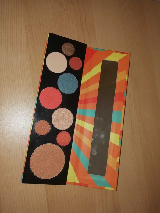 Maquilhagem e Acessórios64729423684354124