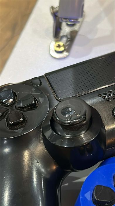 PlayStation 4 (PS4) + 2 pady + 5 gier - zestaw gotowy do grania