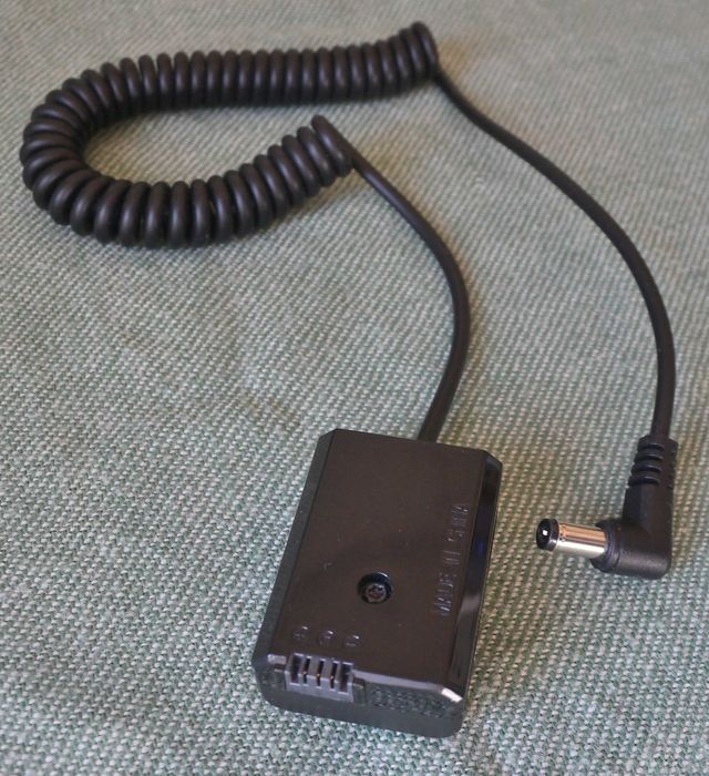 Adapter do zasilania aparatu Sony z zewn. źródła np. powerbanku. A6300