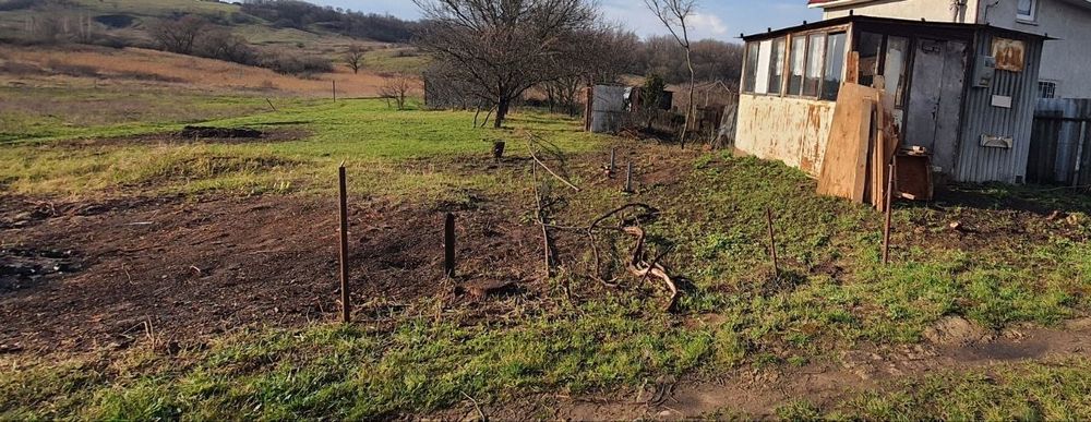 Продам дачу  возле озера с контейнерами