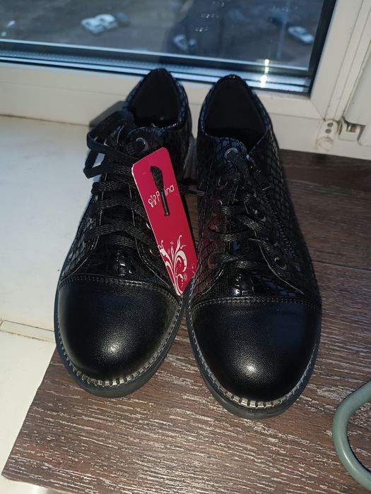 чорні жіночі туфлі-оксфорди