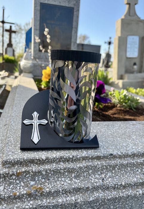 ЛАМПАДКИ НА СОНЯЧНИХ БАТАРЕЯХ .