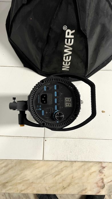 Kit 2 Flashes de Estúdio Neewer S-400N (400W) + Acessórios