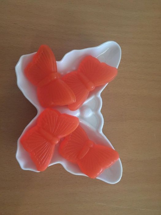 Conjunto AVON de Saboneteira e Sabonetes Borboleta- NOVO