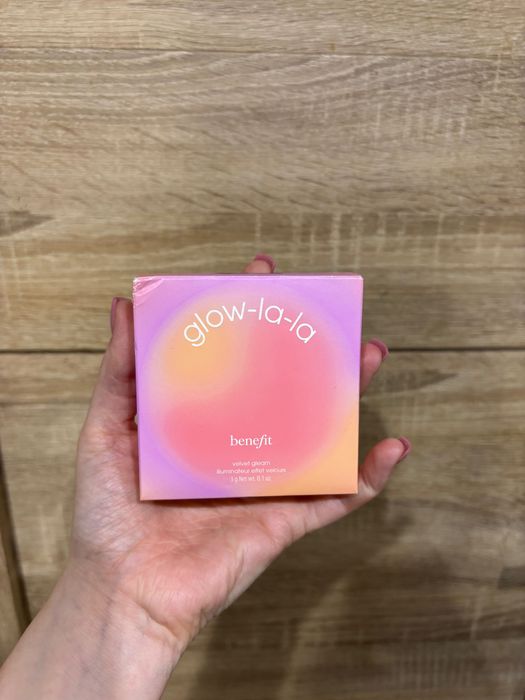 Benefit Cosmetics Glow-la-la Rozświetlacz W Pudrze
