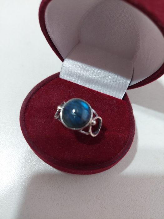 Серебряное кольцо с лабрадором