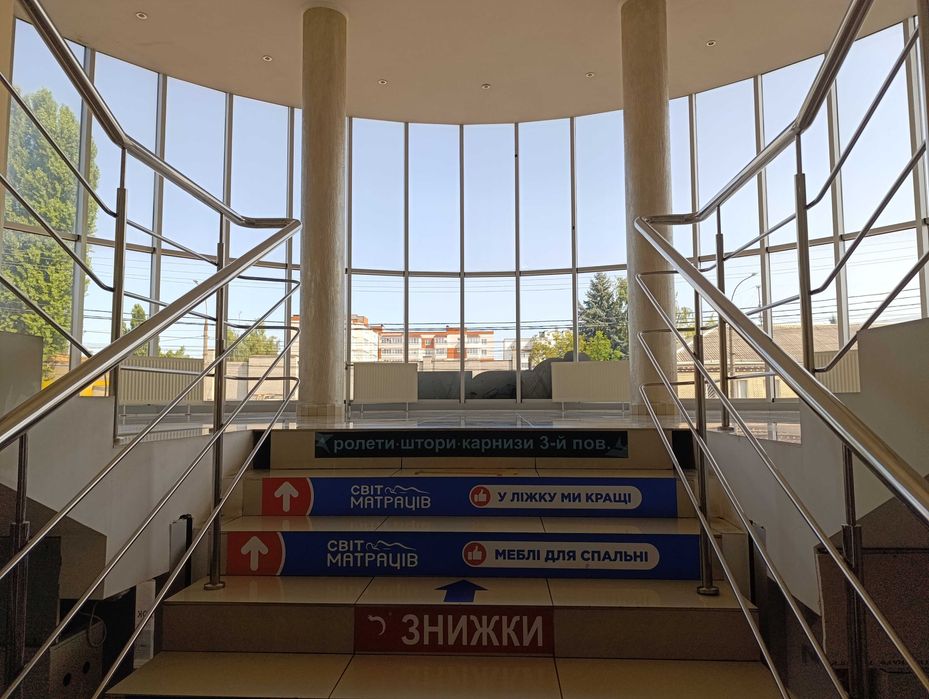 Довгострокова оренда торгової площі під меблевий шоурум