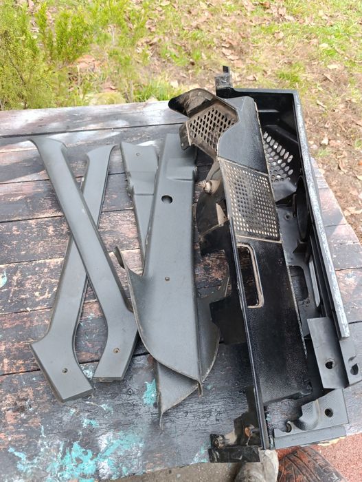 Пластик багажника