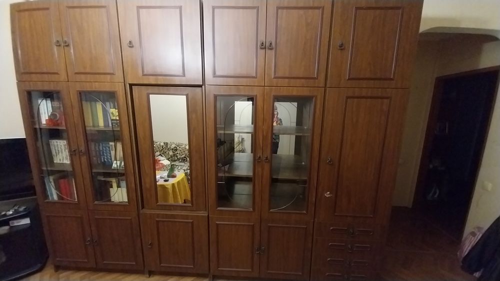продам стенку в хорошем состоянии б/у 300×230