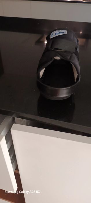 Bota de apoio após operação aos joanetes
