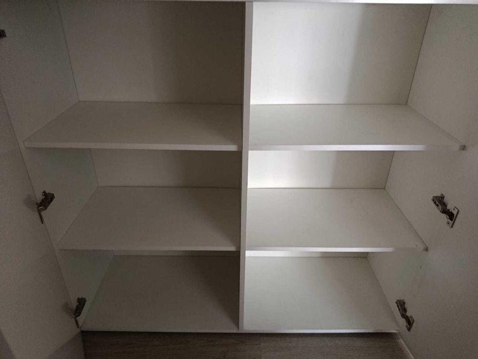 Móvel de entrada / Aparador moderno branco com espelho