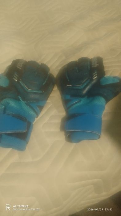 Продам воротарські перчатки