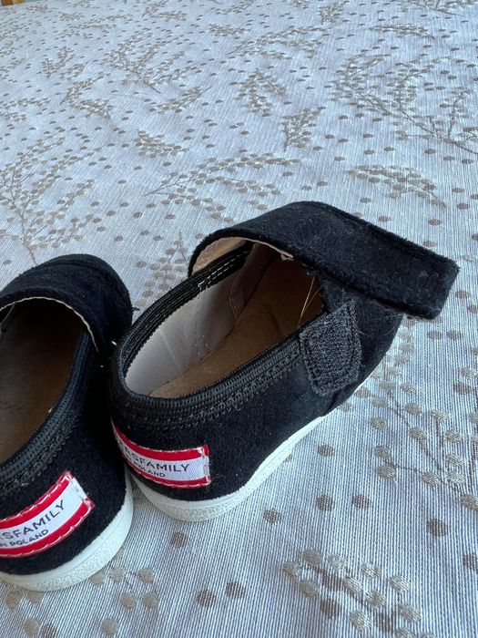 Pierwsze buciki dla dzieci na rzep,  Slippers Family, profilowane