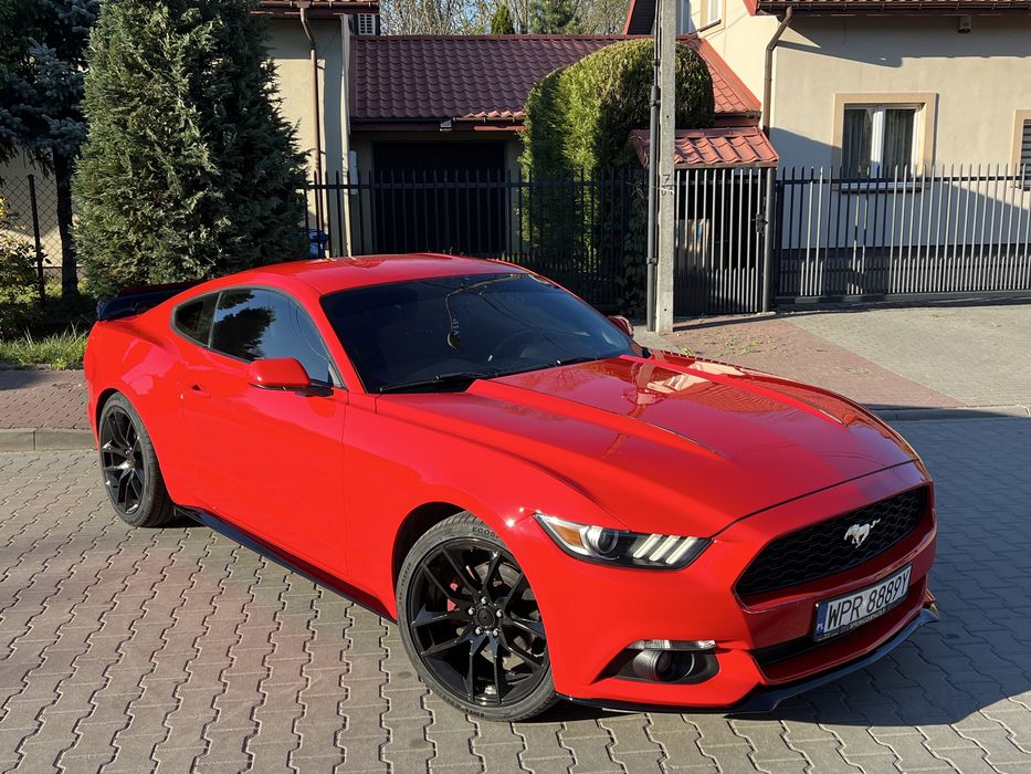 Ford Mustang 6 3.7 V6 Race Red