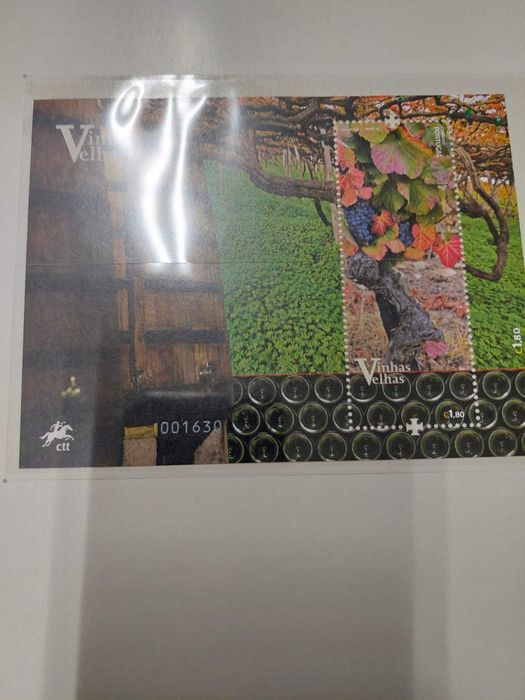Livro "Vinhas Velhas de Portugal" CTT (The Old Vineyards of Portugal)