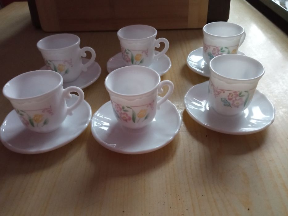 6 nowych ślicznych filiżanek z talerzykami do ekspresso