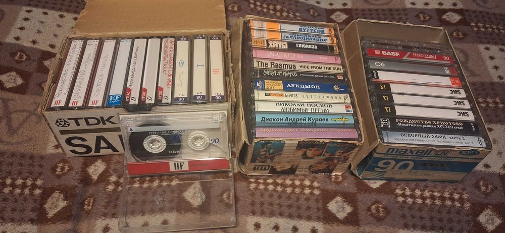 Аудио-кассеты разные