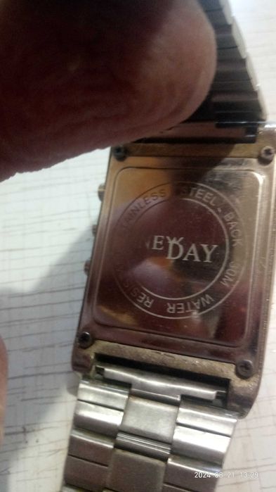 Продам электронные часы