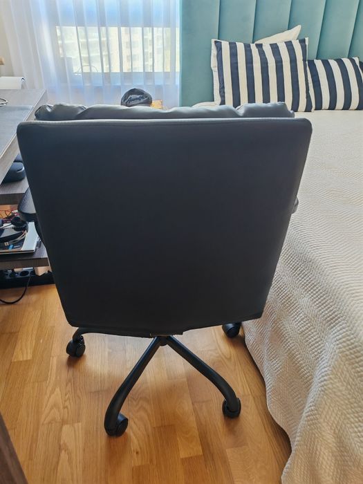 Cadeira escritório nova