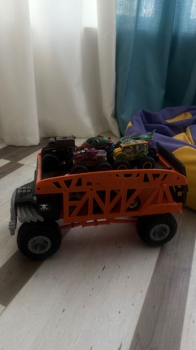 Автовоз Hot wheels