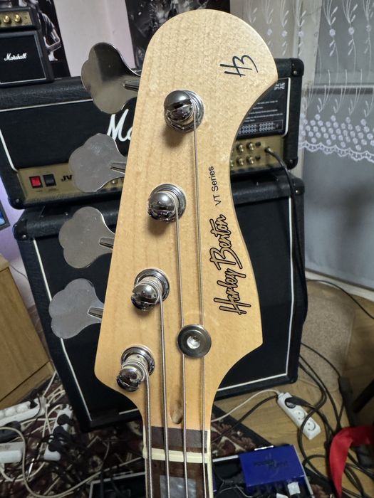 Harley Benton jazz bass + twardy case