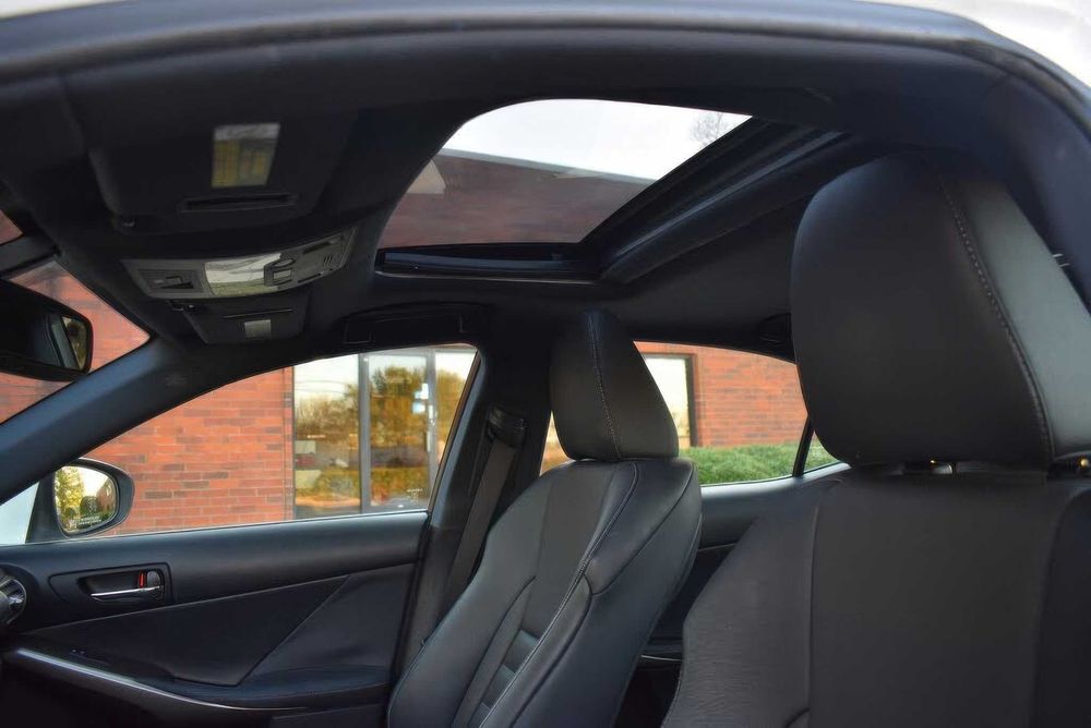 Lexus IS 200t      2016