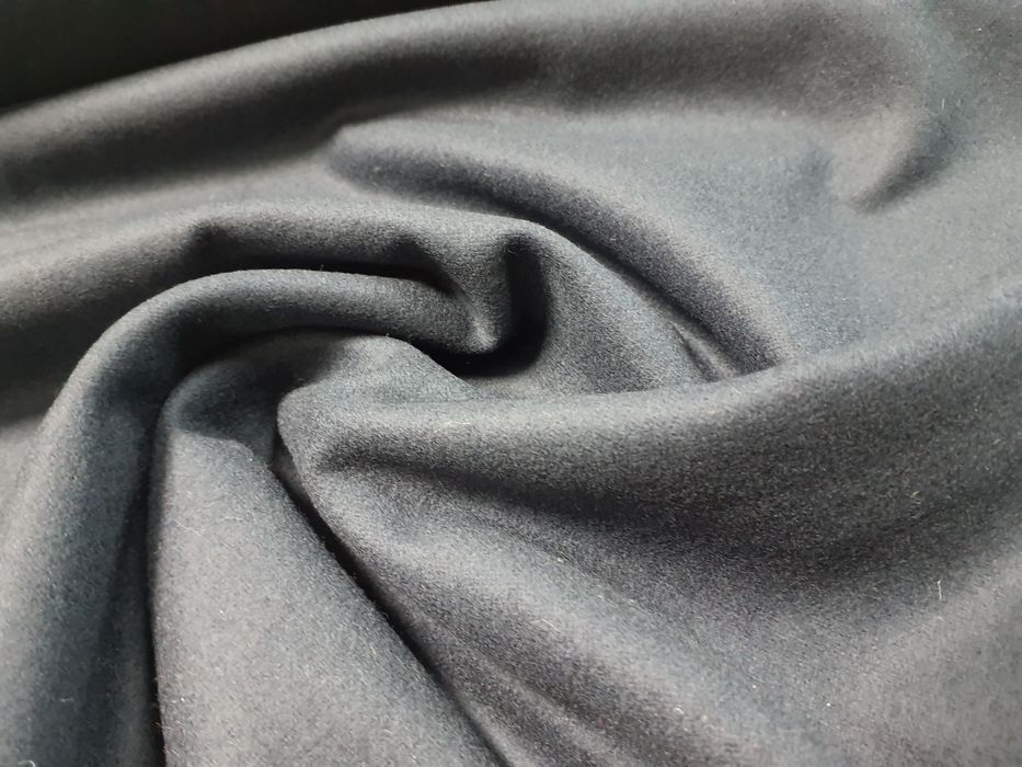 Tkanina granatowa płaszczykowa szer.152 cm.